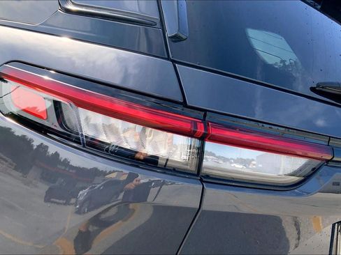 New 2025 Jeep Grand Cherokee Limited w/ Luxury Tech Group II image 21