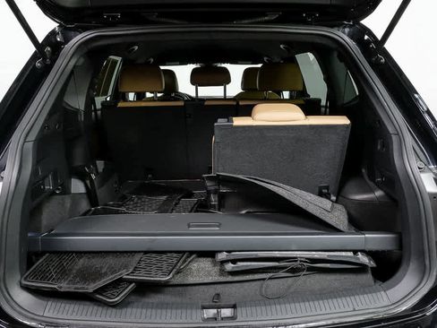 Certified 2023 Volkswagen Tiguan SE FWD image 32