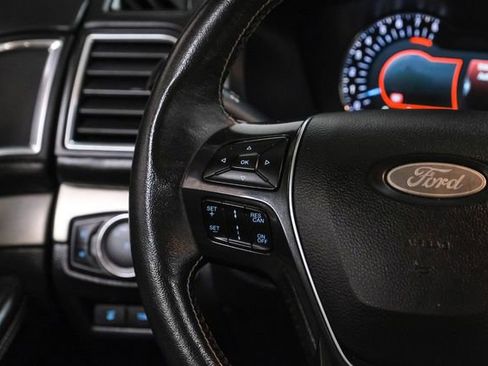 Used 2018 Ford Explorer Platinum image 18