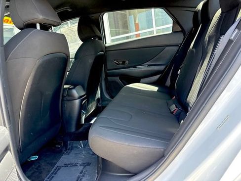 Used 2025 Hyundai Elantra SEL FWD image 21