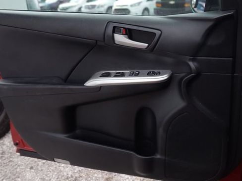 Used 2014 Toyota Camry SE FWD image 39