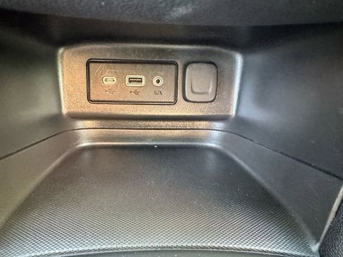 Used 2023 Chevrolet Equinox LT image 26