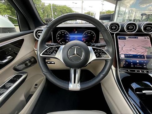 Used 2024 Mercedes-Benz GLC 300 4MATIC image 10