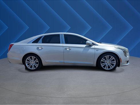 Used 2019 Cadillac XTS Luxury FWD image 2