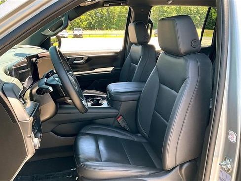 Used 2025 Chevrolet Suburban Z71 AWD/4WD image 21