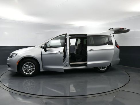 Used 2023 Chrysler Voyager LX FWD image 36