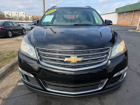 Used 2017 Chevrolet Traverse LT FWD image 2