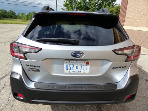 Used 2025 Subaru Outback Onyx Edition AWD/4WD image 8