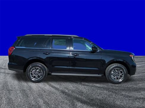 New 2026 Ford Expedition Active image 3