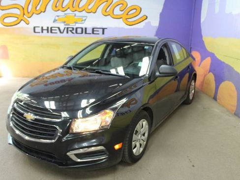 Used 2015 Chevrolet Cruze LS FWD image 4