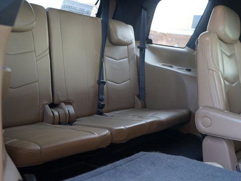 Used 2019 Cadillac Escalade Platinum image 27