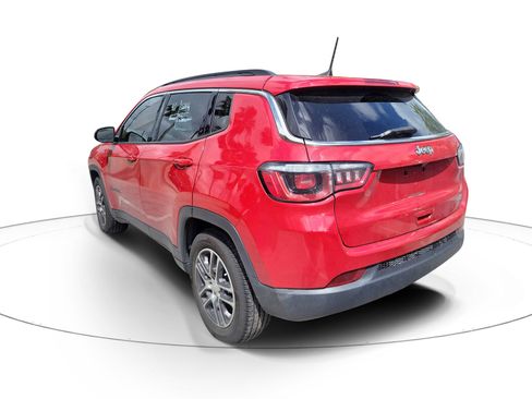 Used 2019 Jeep Compass Latitude FWD image 3