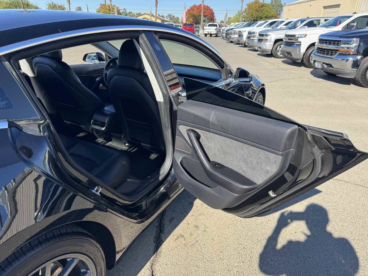 Used 2018 Tesla Model 3 Long Range RWD image 16
