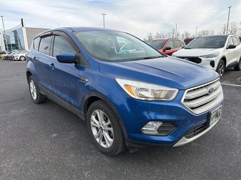 Used 2019 Ford Escape SE image 3