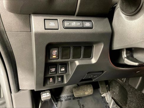 Used 2025 Nissan Frontier PRO-4X w/ Tow Package AWD/4WD image 37