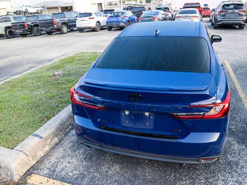 Used 2025 Toyota Camry SE w/ Convenience Package FWD image 9