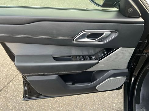 Used 2018 Land Rover Range Rover Velar R-Dynamic HSE AWD/4WD image 23