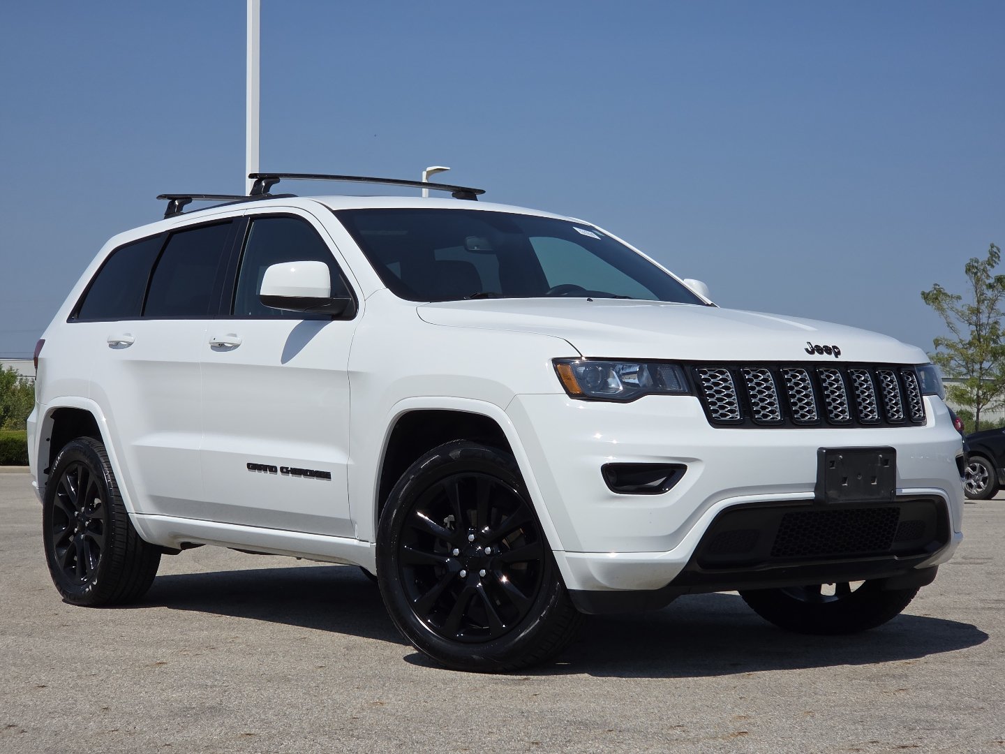 Used 2019 Jeep Grand Cherokee Altitude AWD/4WD image 1