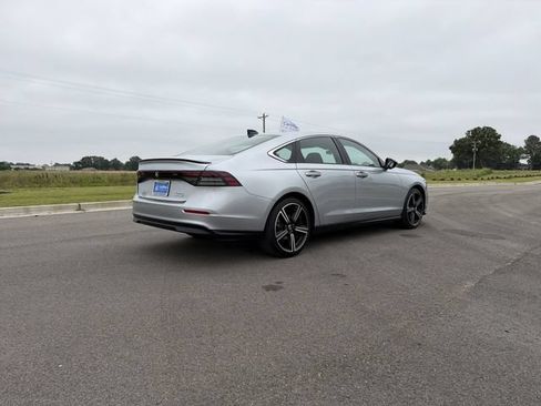 Used 2025 Honda Accord Sport image 8