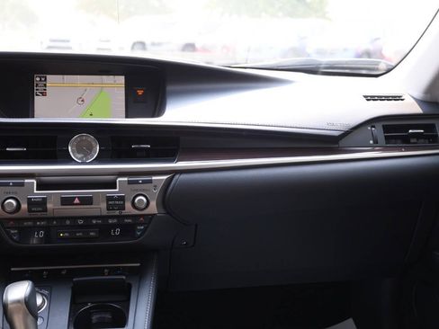 Used 2018 Lexus ES 300h w/ Navigation Package FWD image 24
