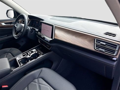 New 2025 Volkswagen Atlas SE image 29