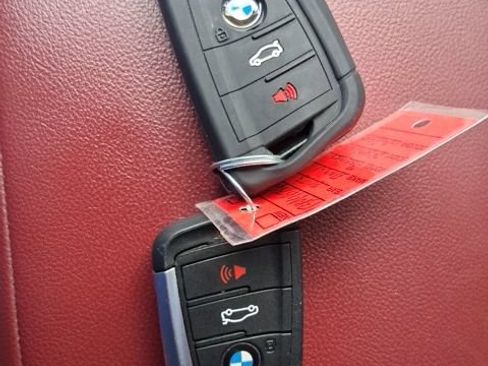 Used 2023 BMW 330i Sedan w/ M Sport Package RWD image 21