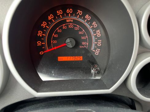 Used 2010 Toyota Tundra 4x4 Double Cab image 2