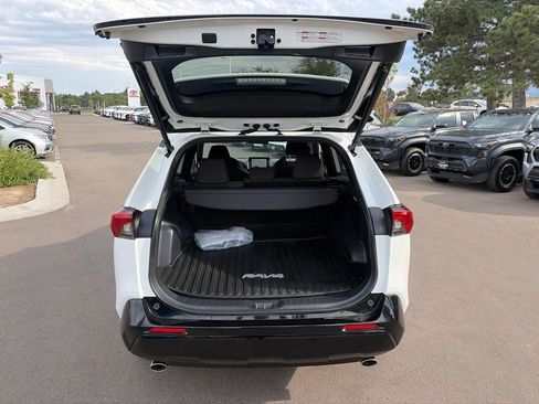 Used 2025 Toyota RAV4 SE AWD/4WD image 17