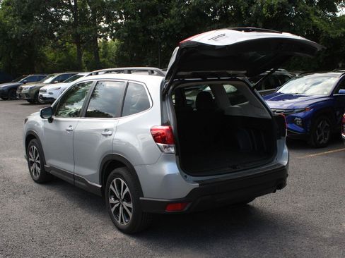 Used 2023 Subaru Forester Limited AWD/4WD image 7