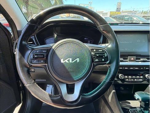 Used 2022 Kia Niro EX FWD image 8