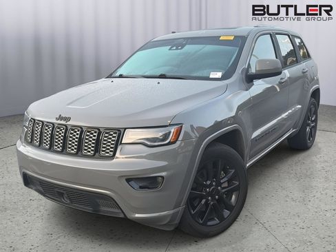 Used 2021 Jeep Grand Cherokee Laredo X RWD image 1