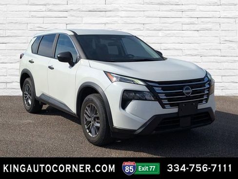 Used 2024 Nissan Rogue S image 5