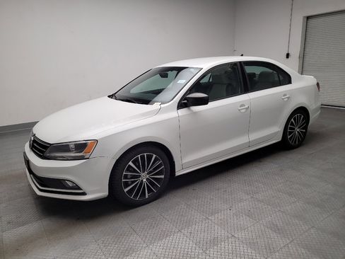 Used 2016 Volkswagen Jetta Sport FWD image 2