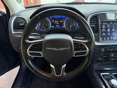Used 2018 Chrysler 300 Touring AWD/4WD image 11