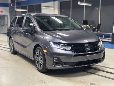 New 2026 Honda Odyssey Touring image 3