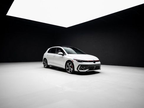 Used 2025 Volkswagen GTI SE image 81