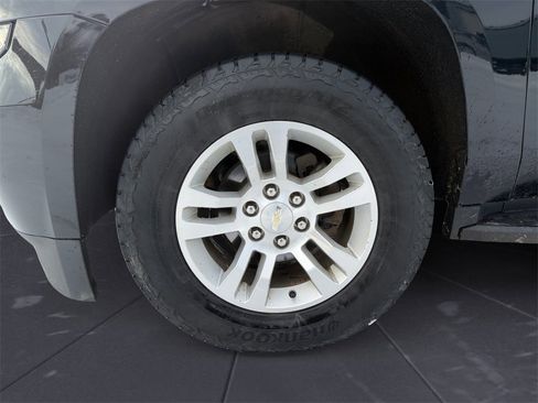 Used 2018 Chevrolet Suburban LT image 14