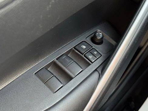 Certified 2023 Toyota Corolla Cross LE image 31