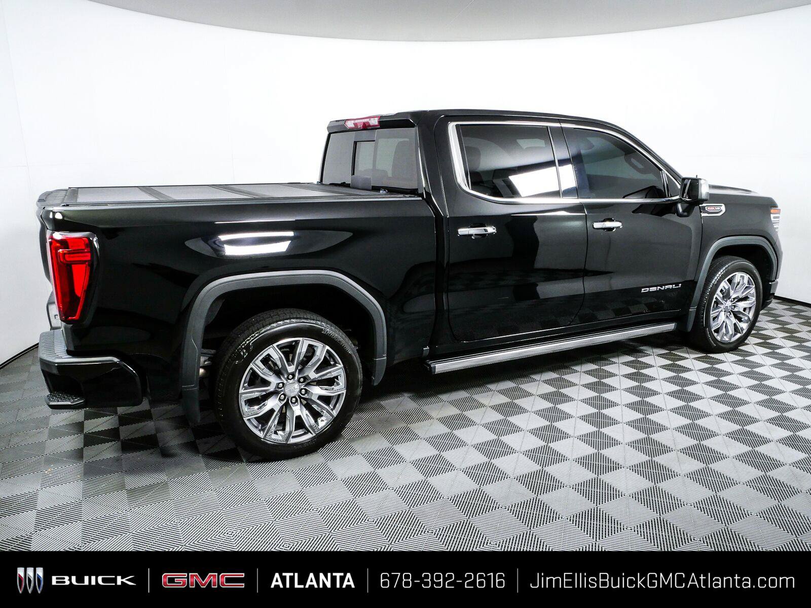 Used 2024 GMC Sierra 1500 Denali AWD/4WD image 5