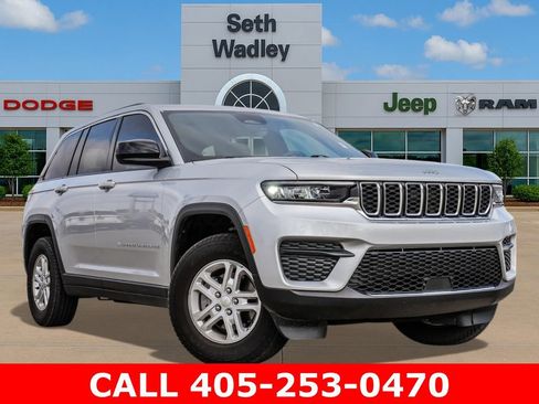 Used 2025 Jeep Grand Cherokee Laredo w/ Luxury Tech Group I AWD/4WD image 1