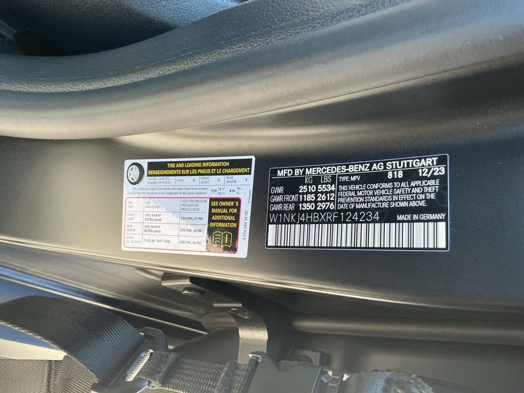 Used 2024 Mercedes-Benz GLC 300 4MATIC image 25