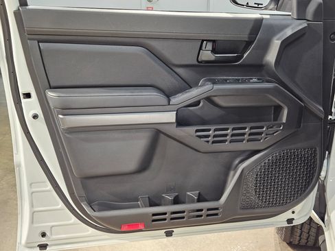 Certified 2025 Toyota Tacoma SR5 AWD/4WD image 20