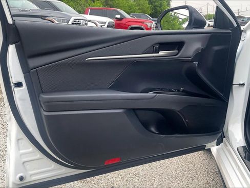 Used 2025 Toyota Camry SE w/ Convenience Package image 21