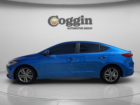 Used 2017 Hyundai Elantra SE image 3