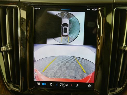 Used 2024 Volvo XC60 B5 Plus w/ Climate Package image 18