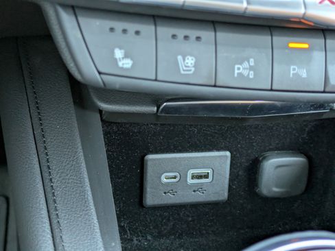 Used 2021 Cadillac XT4 Premium Luxury image 27