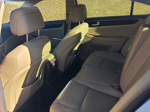 Used 2013 Hyundai Genesis 3.8 w/ Premium Pkg image 10