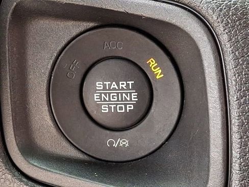 Used 2025 Jeep Wrangler Sport S image 23