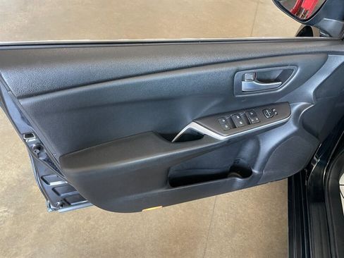 Used 2016 Toyota Camry SE FWD image 21