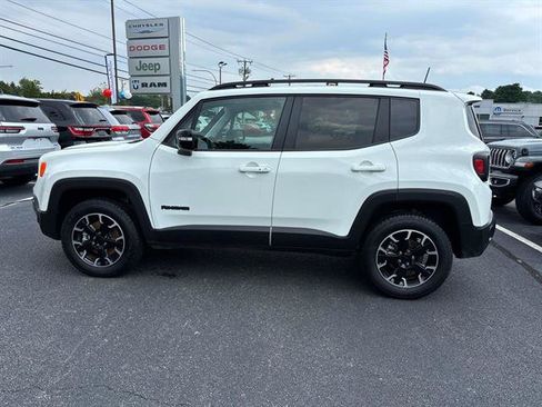 Used 2023 Jeep Renegade Latitude w/ Sun/Sound Group AWD/4WD image 6